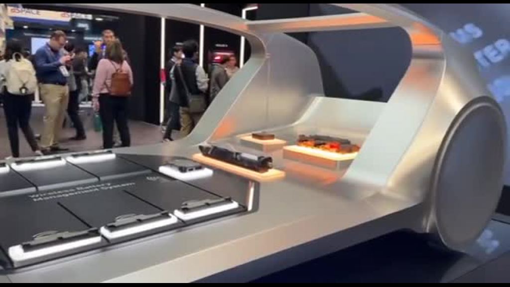 Display olografici, trattori a guida autonoma: l’automotive al Ces