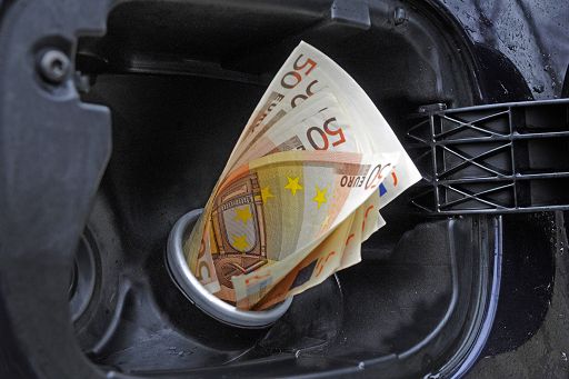 Carburanti, prezzi medi in forte aumento. Benzina a 1,81 euro