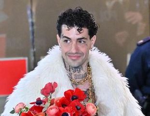 Sanremo, volto pulito e melodia: il Tony Effe che non ti aspetti