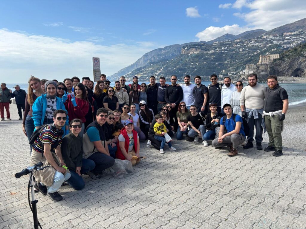 Il Caruso Team insieme ai The Greeners per ripulire la spiaggia di Maiori