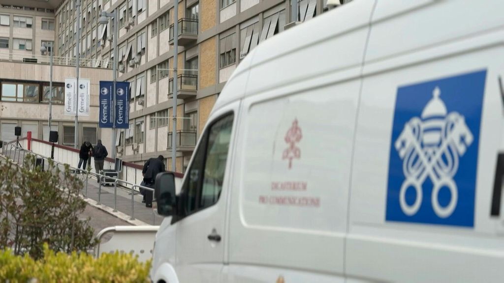 Papa Francesco dimesso domenica dal Gemelli, torna a Santa Marta