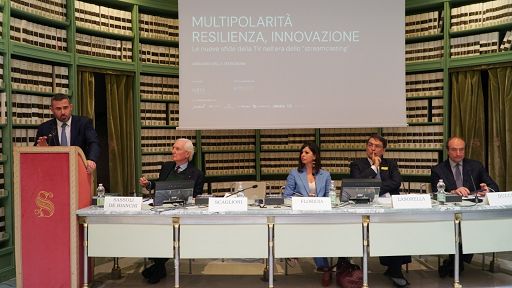 Annuario TV, italiani la guardano in media 3 ore e 24 minuti al giorno