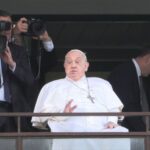 Il Papa prosegue le terapie a Casa Santa Marta, migliora l’uso della parola