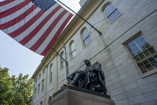 Usa, l’università di Harvard denuncia ingerenze politiche e sfida Trump sui fondi pubblici