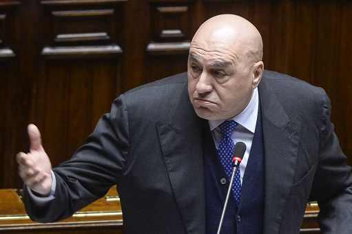 Esercito, Crosetto: oggi ne esaltano i valori, ma tutti contro l’aumento delle spese