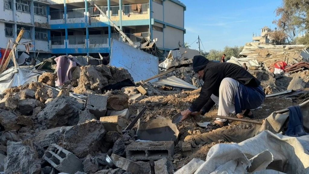 Raid israeliano contro ristorante e mercato di Gaza City: 25 morti