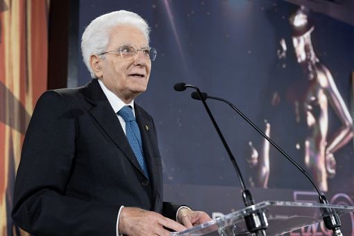 Mattarella: aiutare il cinema. Ironia Cucciari: Presidente santo subito