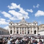 Il Conclave ha deciso, fumata bianca: eletto il nuovo Papa