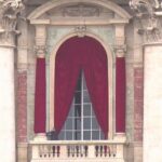 Il Conclave ha scelto il nuovo Papa. Folla in Piazza San Pietro, il mondo attende il nome