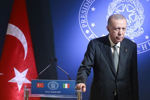 Ucraina, Erdogan disponibile a ospitare negoziati diretti