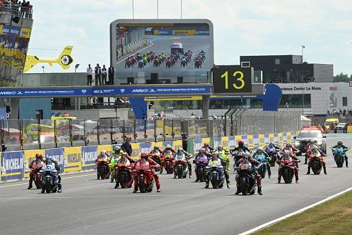 MotoGp, Gp pazzo a Le Mans, vince Zarco su Marc Marquez