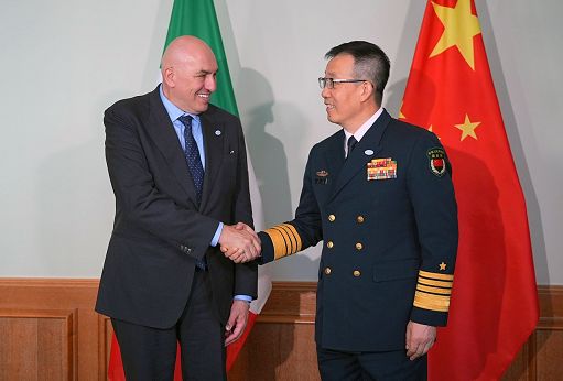 Crosetto a Berlino vede omologo cinese, l’ammiraglio Jun Dong