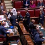 Meloni alla Camera, scontro con Schlein e Conte (E c’è Magi fantasma)