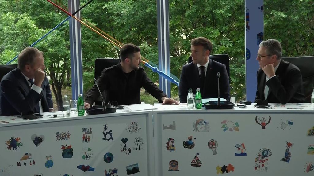 A Tirana colloquio tra Macron, Merz, Starmer, Tusk e Zelensky, con la telefonata di Trump