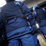 Milano, scontri tra polizia e manifestanti al corteo contro il “Remigration Summit”
