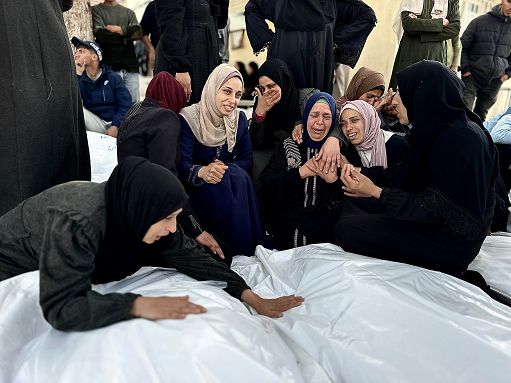 Almeno 125 morti negli ultimi raid israeliani lanciati a Gaza. Uccisi anche 5 giornalisti