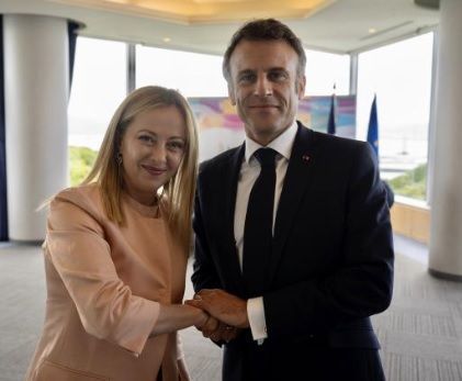 Macron a Palazzo Chigi, l’incontro con Meloni dopo le tensioni