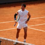 Tennis, Musetti si ritira, Alcaraz in finale al Roland Garros