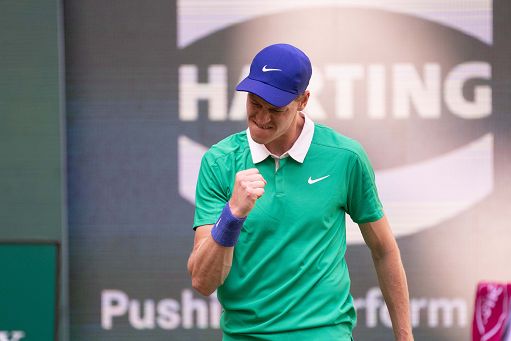 Tennis, per Sinner esordio con vittoria ad Halle