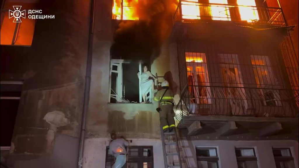 Ucraina, attacchi russi su Kiev con droni e missili: almeno 5 morti