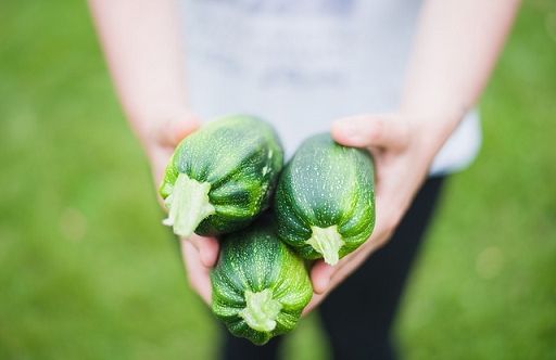 Prezzi ingrosso stabili per frutta e verdura estiva