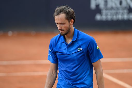 Tennis, sorpresa a Wimbledon: eliminato Medvedev