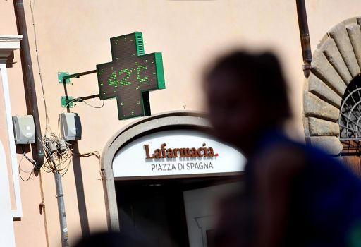 Oggi il picco del caldo con il “bollino rosso” in 20 città, poi giù le temperature