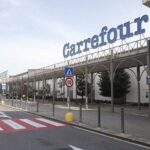 Carrefour riorganizza sede centrale a Milano: 175 esuberi su 700 dipendenti