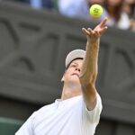 Tennis, Sinner agli ottavi di Wimbledon, solo 5 giochi a Martinez