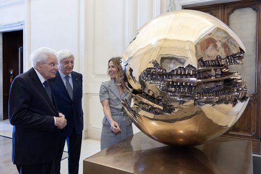 Esposta al Quirinale la “Sfera n.2” di Arnaldo Pomodoro