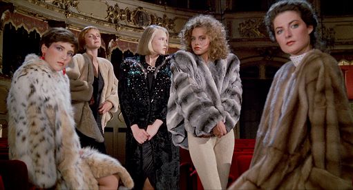 Cinema, torna in sala “Sotto il vestito niente” per i suoi 40 anni
