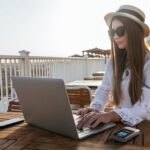 Sempre connessi, anche in vacanza: un vademecum per navigare in modo sicuro