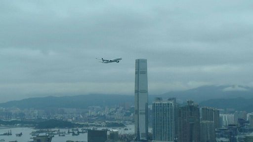 Hong Kong colpita da tifone Wipha, Cathay Pacific cancella i voli