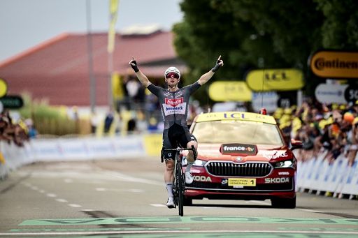Ciclismo, Tappa a Groves: Pogacar ha le mani sul Tour