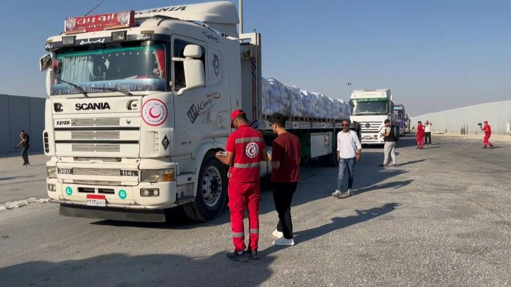 A Gaza entrano camion con aiuti dopo la “pausa tattica” dell’Idf in 3 zone