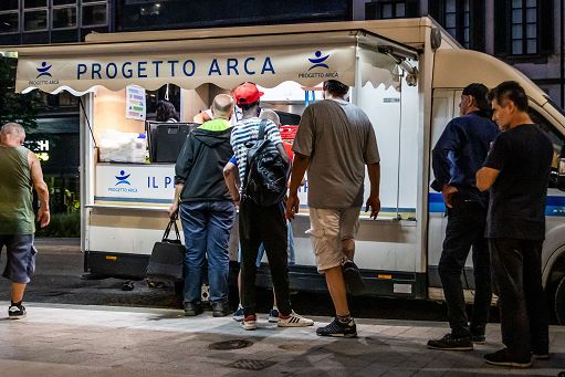 Solidarietà, impegno di Progetto Arca e JTI Italia per i fragili