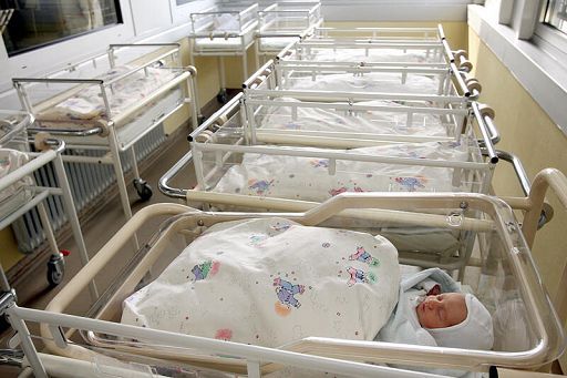 Nascite ancora in calo, nel 2025 a -3,8%: sono state 355.772, sei ogni mille abitanti