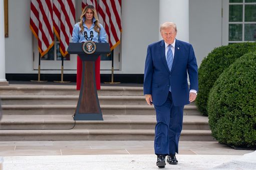 Ucraina, la Casa Bianca: grazie a Melania Trump dal 29 ottobre tregua ad Oleshky
